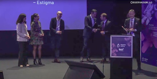 (da drt. para esq.) Andrea Zanetti (Diretor Geral da Angelini Pharma Portugal), Miguel Telo de Arriaga, (Chefe de Divisão de Literacia em Saúde e Bem-Estar da DGS), Daniel Filipe Borges (Prof. Adjunto ESS|P.Porto), João Fernandes, Joana Rodrigues e Inês Bernardino (Diplomados pela ESTeSC-IPC), que entretanto já iniciaram a sua atividade profissional no Centro de Referência de Epilepsia Refratária do Centro Hospitalar de Lisboa Ocidental, Grupo Trofa Saúde e Hospital Distrital da Figueira da Foz, respetivamente.