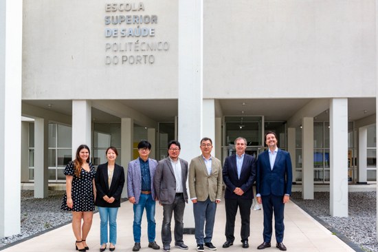 ETRI at our main building ETRI team with our Vice-Presidents - Professor Nuno Rocha and Professor Miguel Saúde - and one of our International Officers - Dr. Rita Geriante