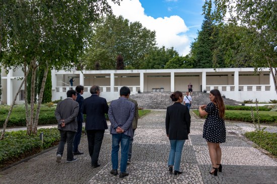 ETRI visiting ESS 2 ETRI take part in a guided tour of ESS - part II