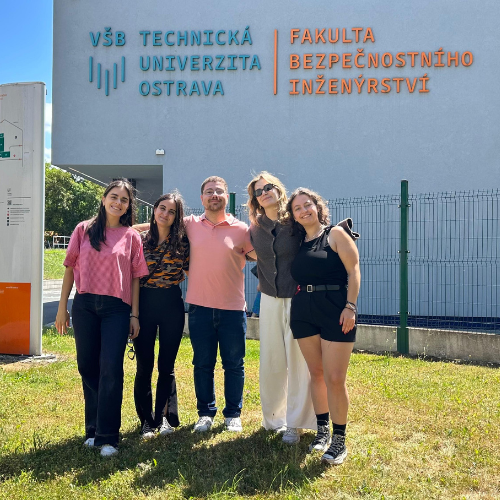 Estudantes da Licenciatura em Saúde Ambiental e do Mestrado em Higiene e Segurança nas Organizações participam na COLOSH Summer School na Chéquia